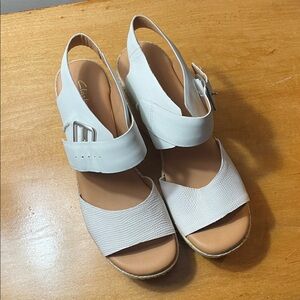 Clarks Kemmei Hi Strap Wedge White Women's Sandals with Buckle. Size 9.5